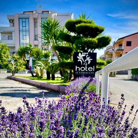 Hotel Le Ceramiche モンタルト・ウッフーゴ エクステリア 写真