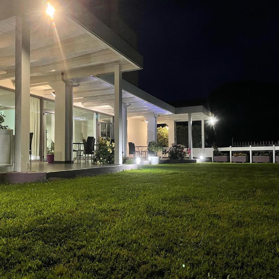 Hotel Le Ceramiche モンタルト・ウッフーゴ エクステリア 写真
