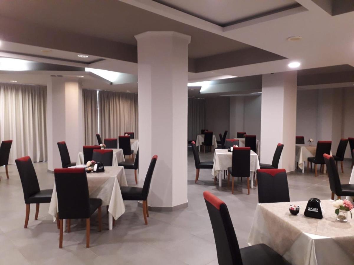 Hotel Le Ceramiche モンタルト・ウッフーゴ エクステリア 写真