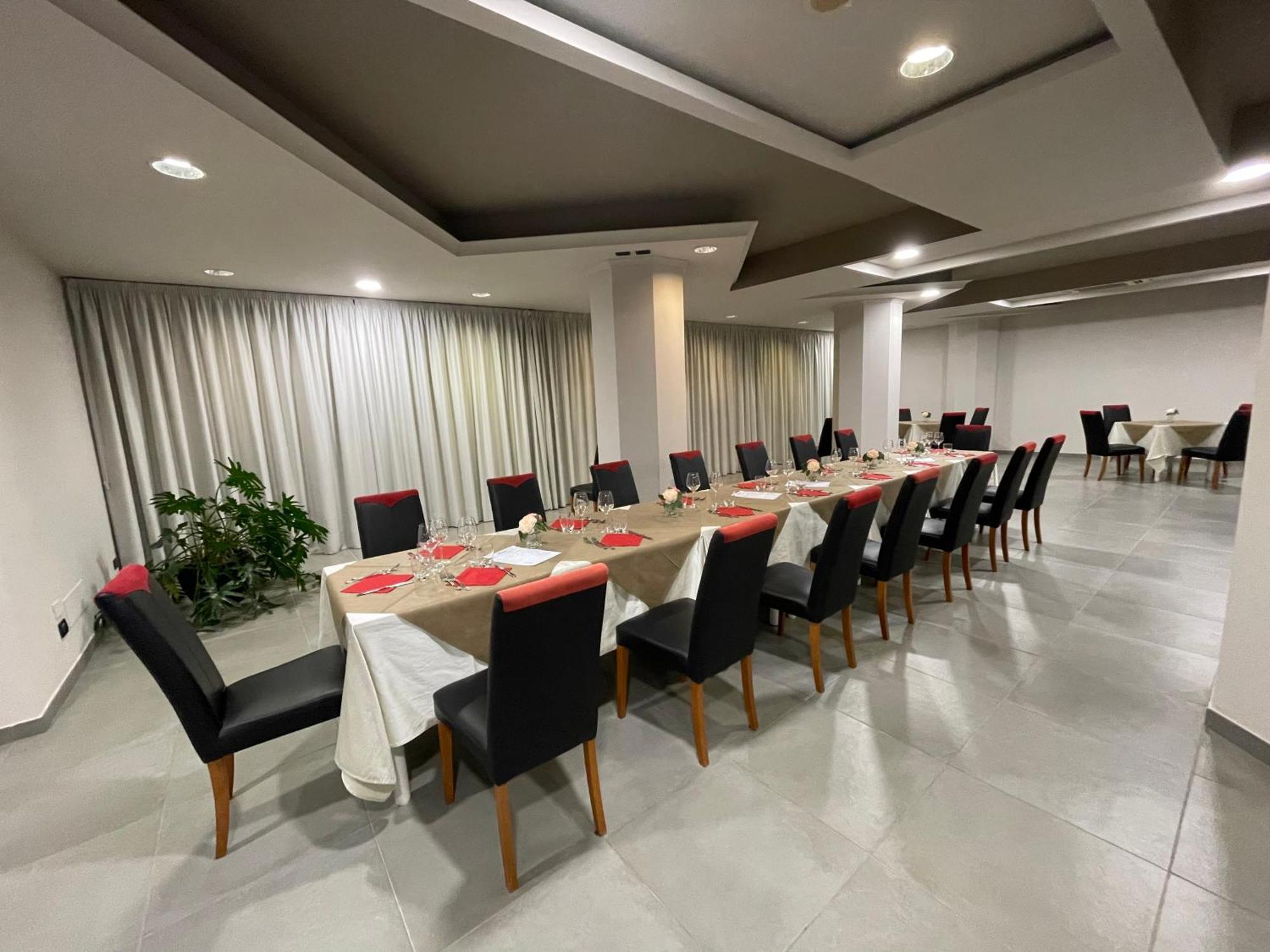 Hotel Le Ceramiche モンタルト・ウッフーゴ エクステリア 写真
